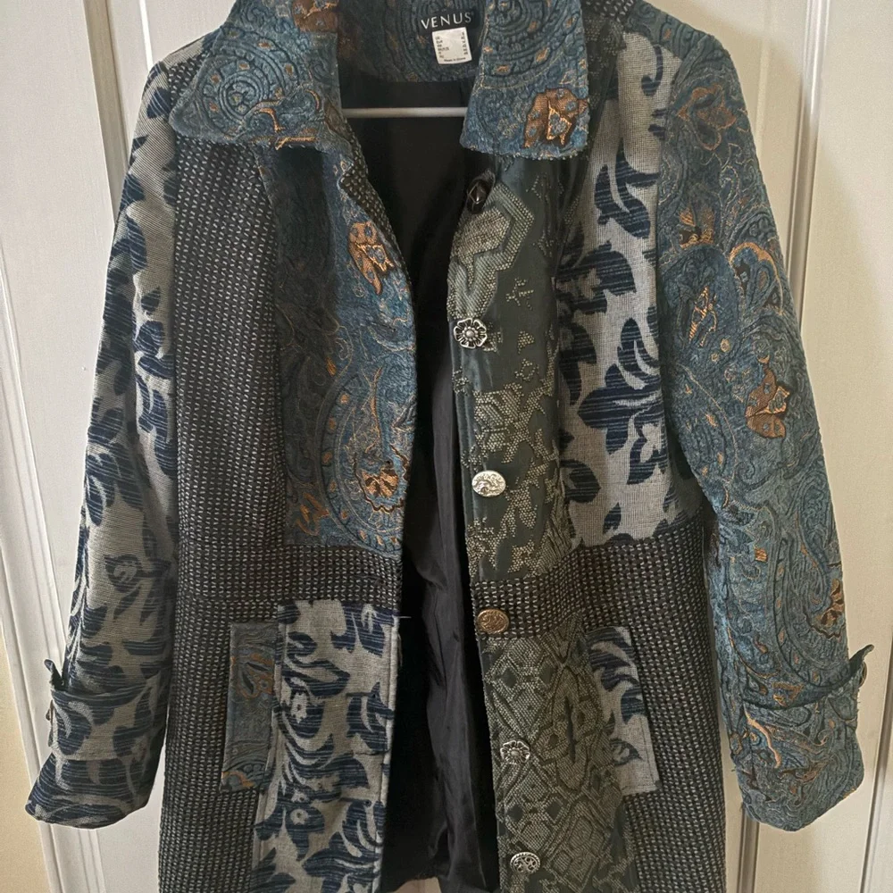 VENUS Women's Multicolor Patterned Coat. Size 8-fits more like a size 6. - Picture 1 of 5